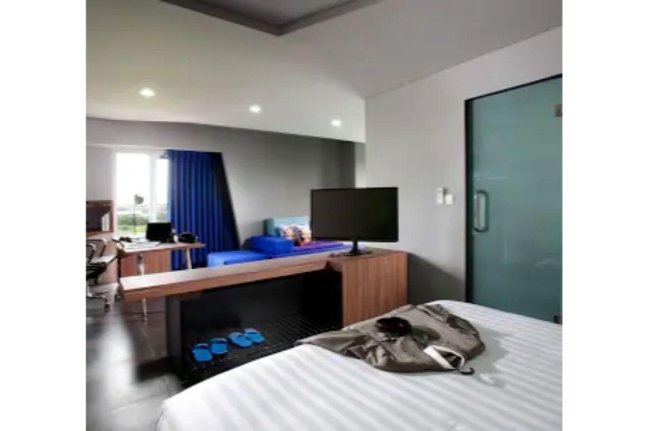 Berry Biz Hotel Seminyak Exterior foto